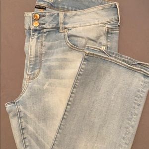 American Eagle Artist crop